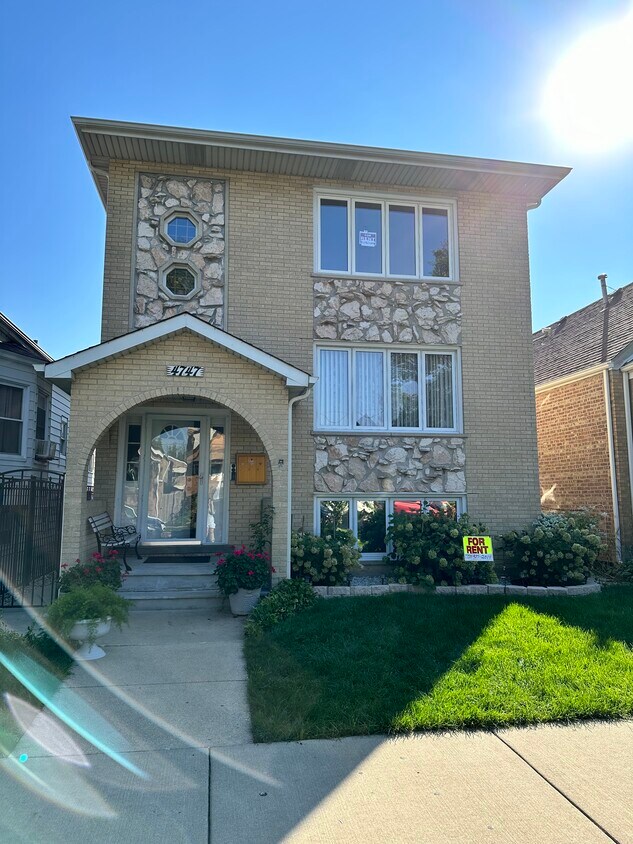 Foto principal - 4747 S Kildare Ave