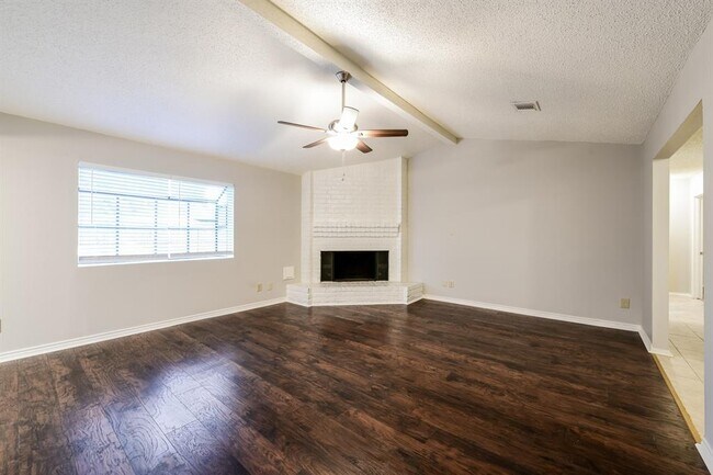 Building Photo - 9506 Charter Ridge Dr