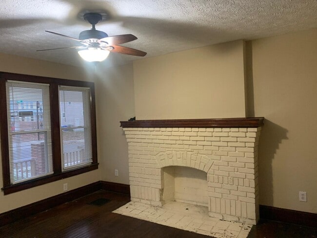 Building Photo - 575 E Kossuth St