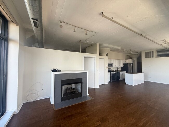 Building Photo - Modern Loft Living in University Village w...