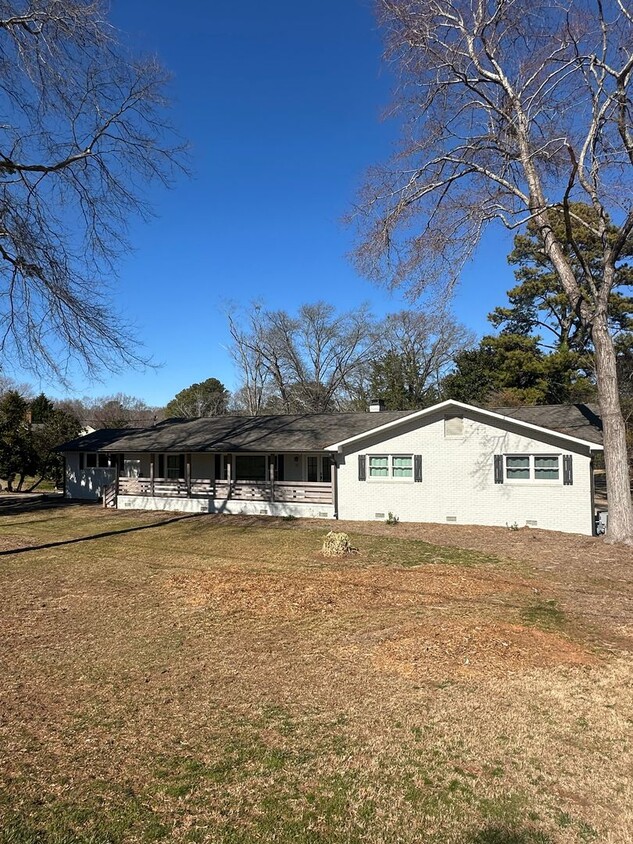 Foto principal - Gorgeous Lake Home on Lanier!