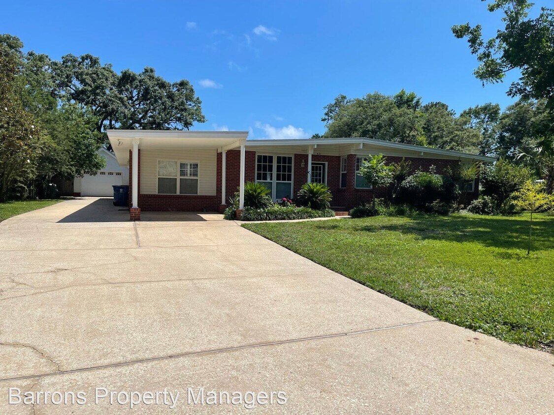 Primary Photo - 4 br, 2 bath House - 421 Warwick Street