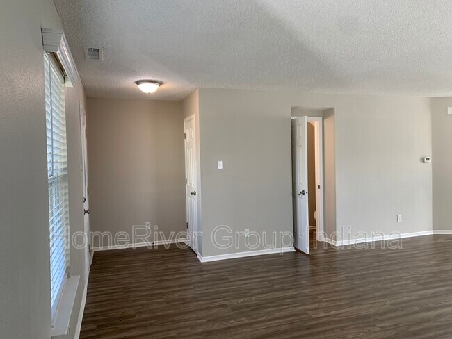 Building Photo - 13011 Coyote Run