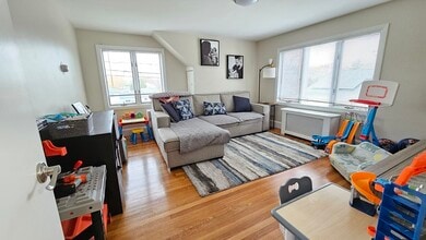 Building Photo - 539 Malden St