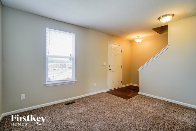 Foto del edificio - 2144 Greencrest Way