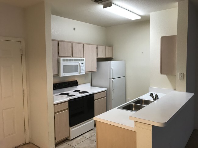 Building Photo - 5455 Vineland Rd