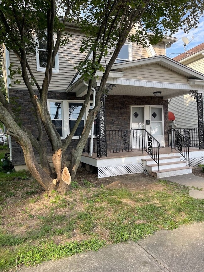 Building Photo - 111 Maffett St