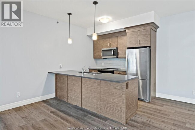 Photo du bâtiment - 5840 Newman Blvd