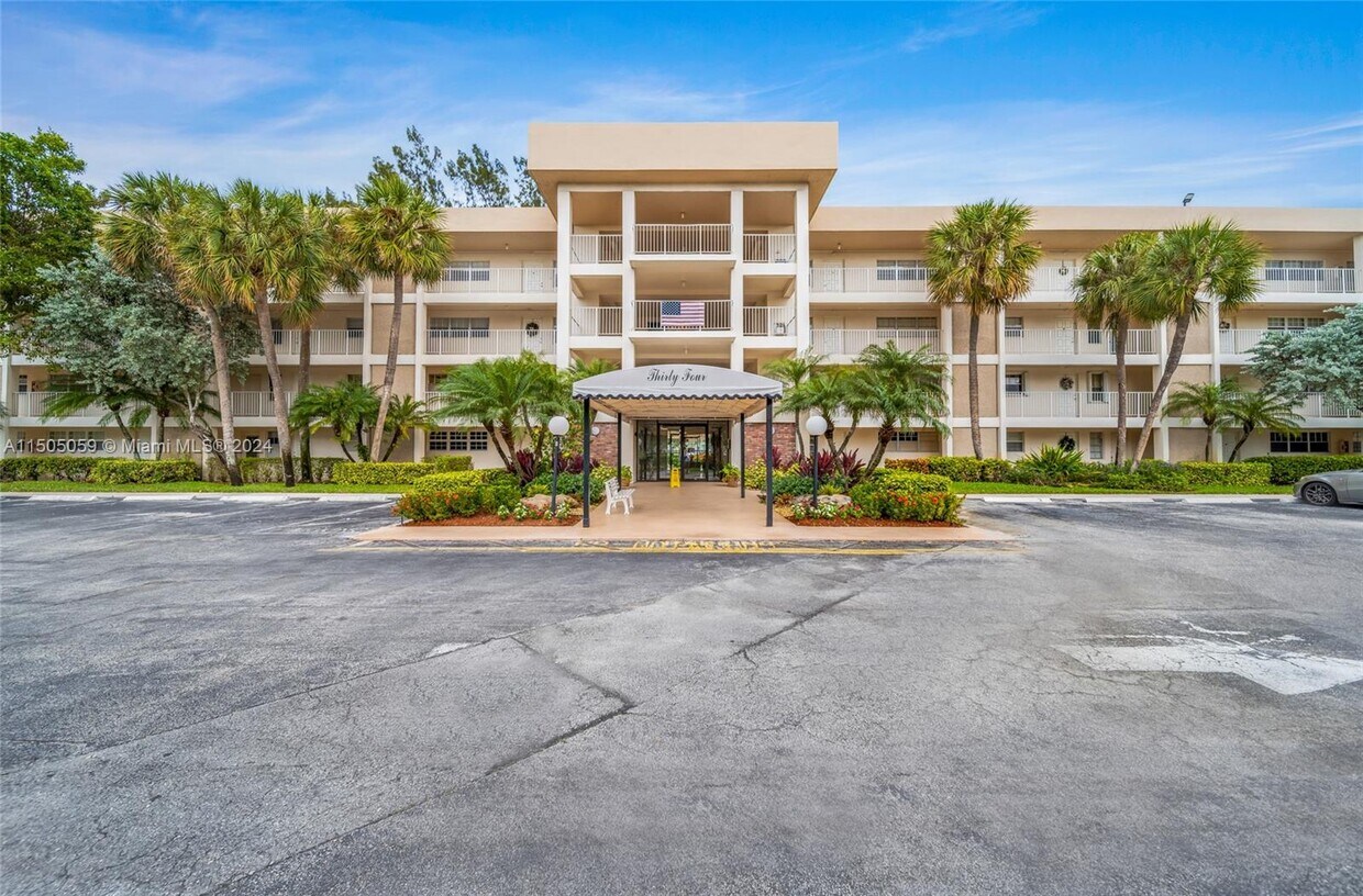 Primary Photo - 3051 S Palm Aire Dr