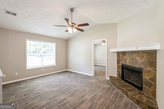 Foto del edificio - 5330 Arrowind Rd NW