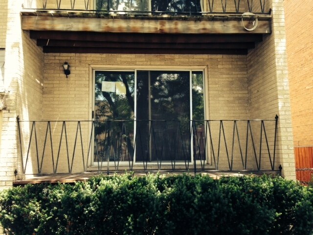 Building Photo - 2536 W Marquette Rd