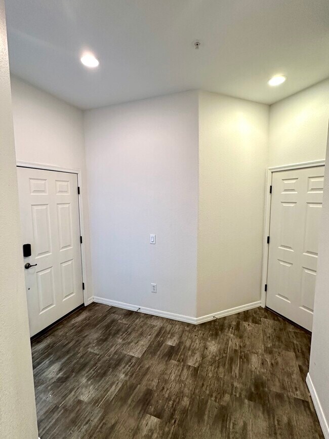 Foto del edificio - Gorgeous 2 bedroom / 2 bath condo in The E...
