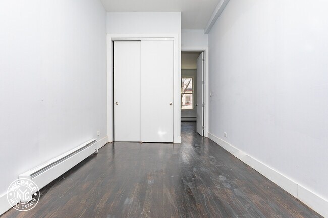 Foto del edificio - 1629 Summerfield St