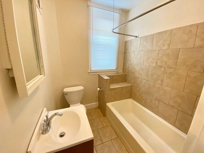 Building Photo - Spacious 3 Bedroom Available Now