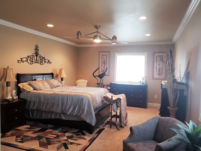 Foto del edificio - Fully Furnished Exquisite West-End Home! 650 Minimum Credit Score Required