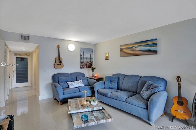 Foto del edificio - 2821 Somerset Dr