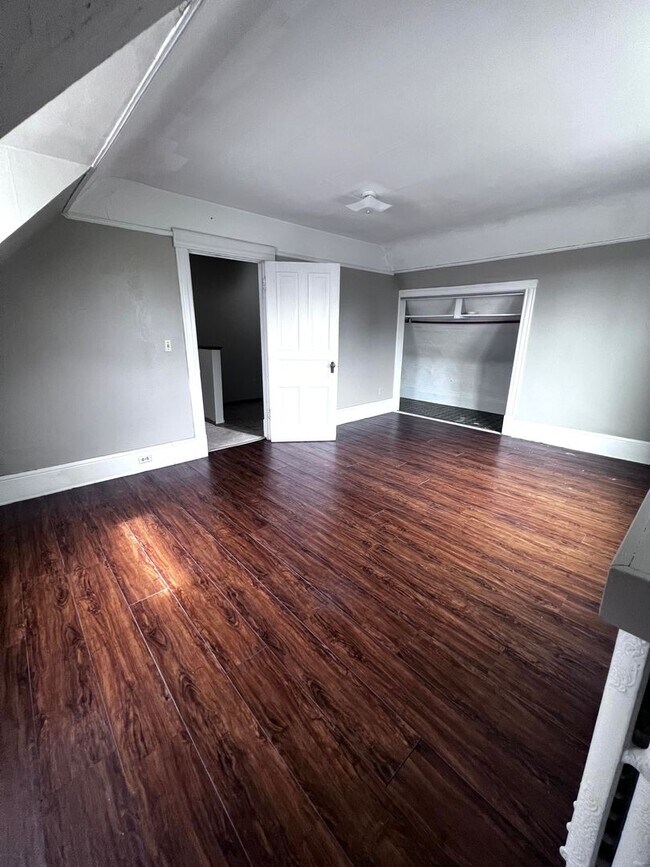Foto del edificio - 2115 E 1st St
