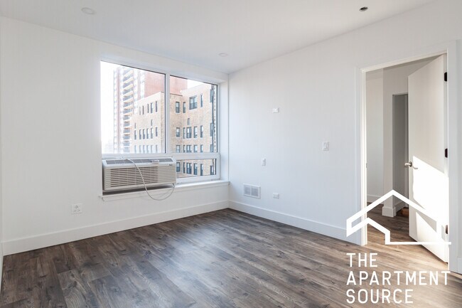 Building Photo - 941 W Carmen Ave