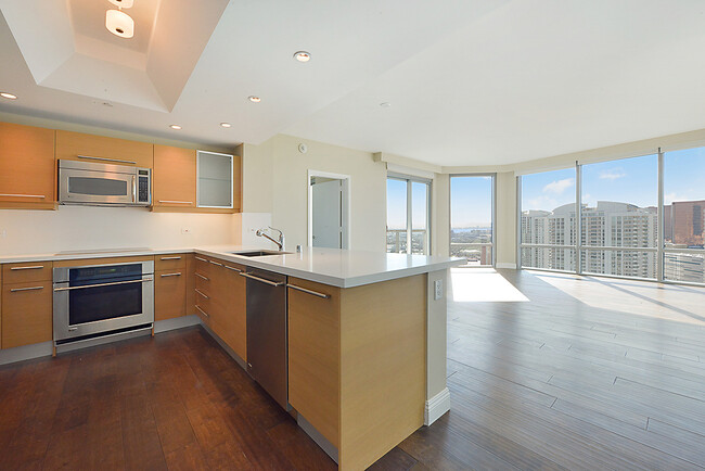 Building Photo - Turnberry Towers 3802W-Amazing Strip/Downt...