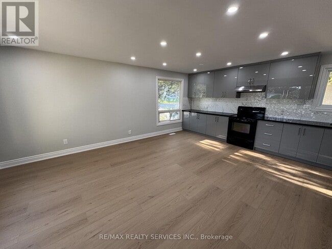 Building Photo - 41 MacLaren Ave