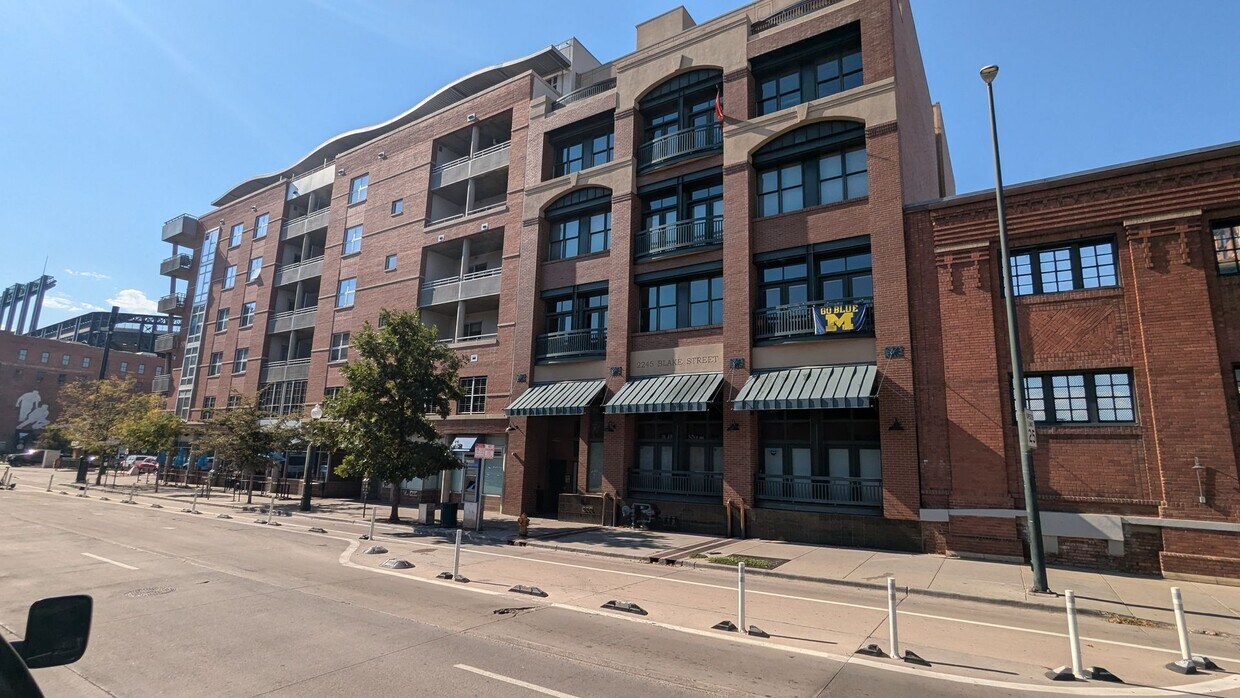 Primary Photo - FANTASTIC LUXURY CONDO IN BALLPARK NEXT TO...