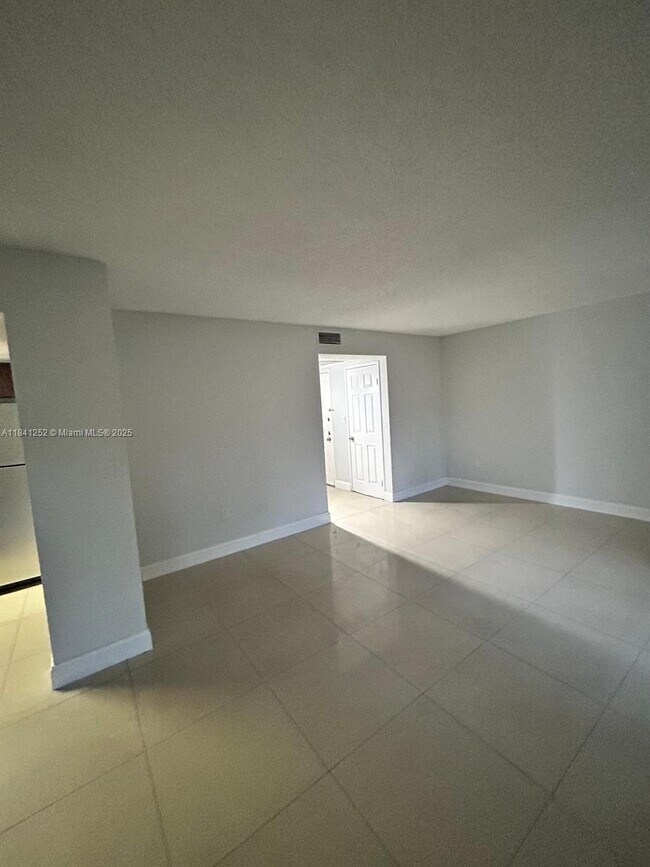 Foto del edificio - 3247 Coral Lake Way