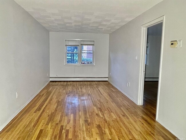 Foto del edificio - 124-15 25th Rd