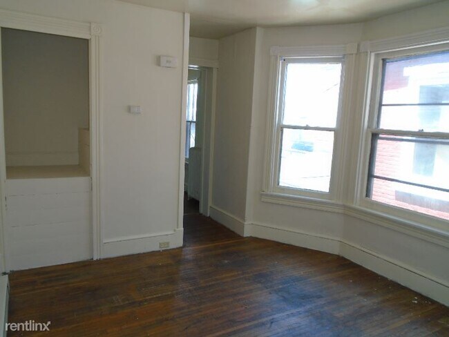 Building Photo - 1302 N 10th St