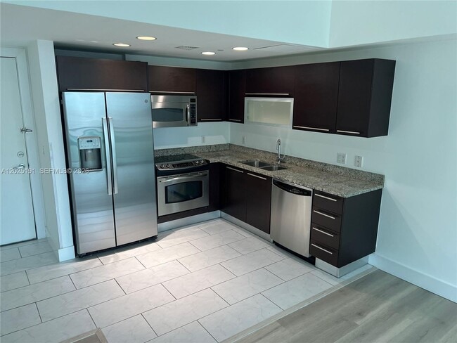 Building Photo - 951 Brickell Ave