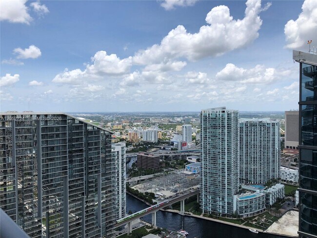 Building Photo - 801 S Miami Ave