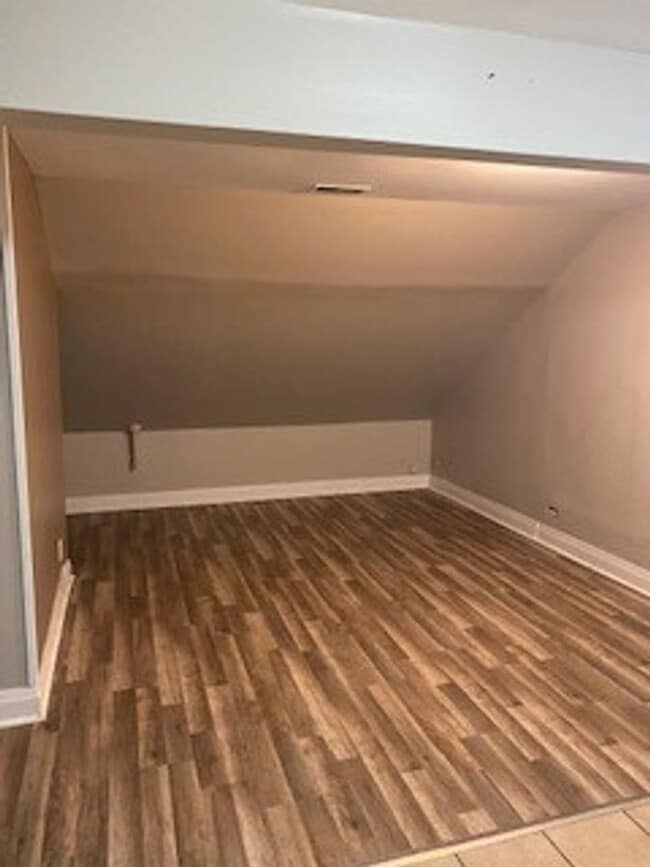 Foto del edificio - 225 E 5th St