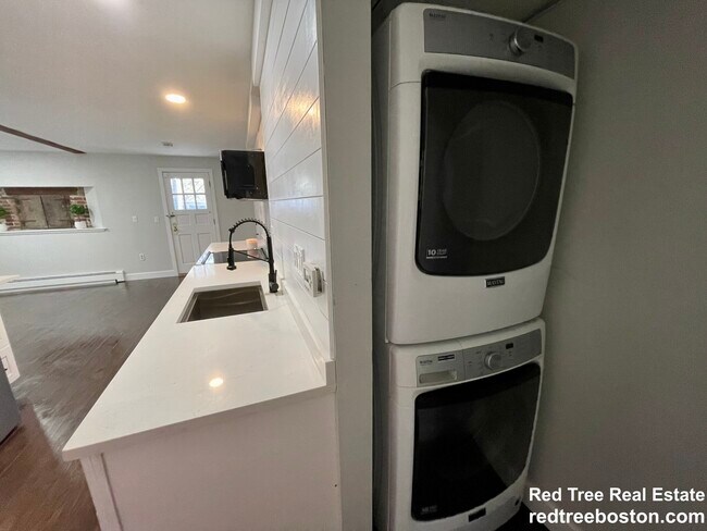 Foto del edificio - 995 Centre St