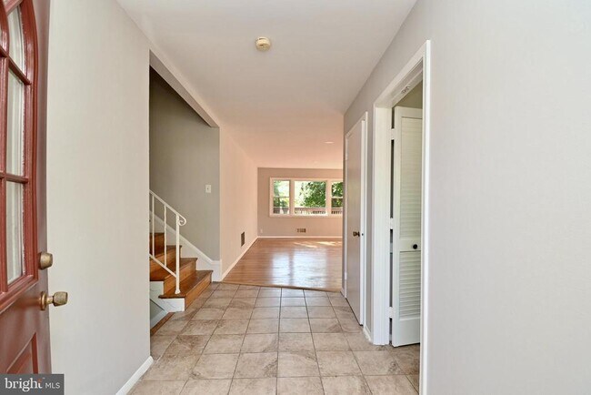 Building Photo - 12220 Oakwood Dr