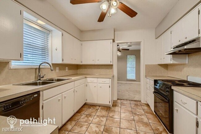 Foto del edificio - 3 br, 2.5 bath House - 908 Hilton Place UNIT