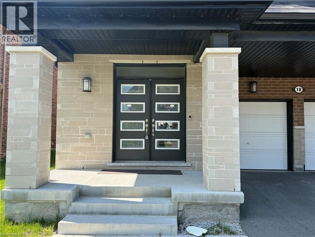 Building Photo - 18 Dolucci Crois.