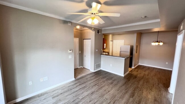 Building Photo - Cozy 1/1 Condo in Gated Community!!!