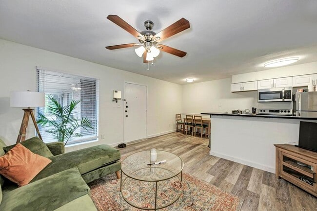 Foto del edificio - WASHER / DRYER, WOOD FLOORS OPEN LIVING LA...