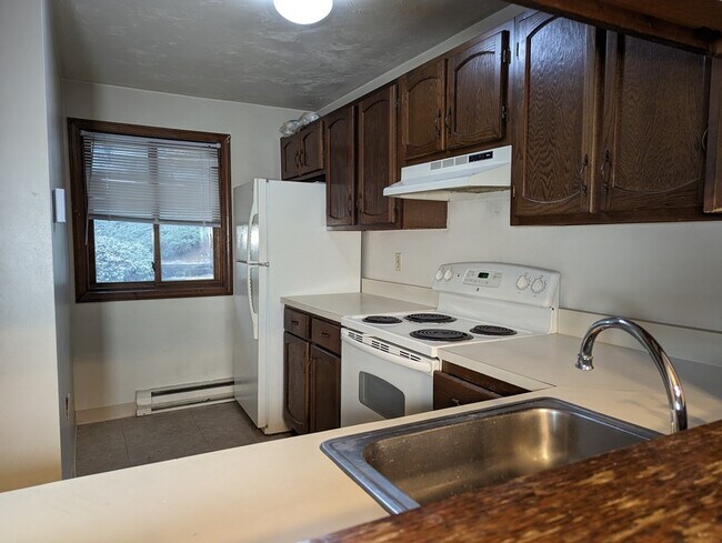 Building Photo - 82 Highwood Dr