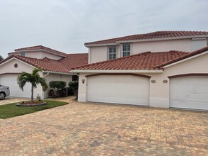 Building Photo - 250 St Lucie Ln