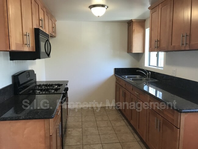 Building Photo - 1124 E Doran St
