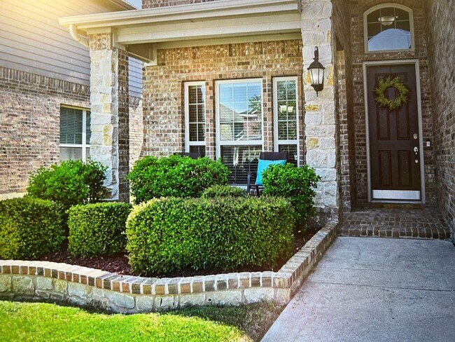 Building Photo - Beautiful 5 bed 4 bath 2 car garage with m...