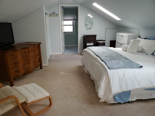 Bedroom - 40 Roseville Ave