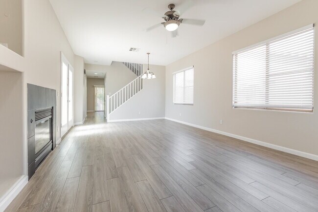 Building Photo - 2026 S Swan Dr