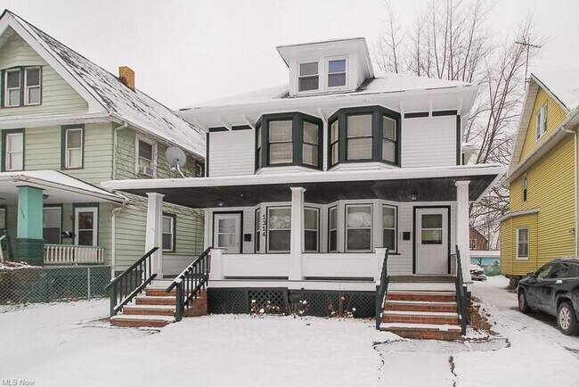 Building Photo - 1312 W 91st St