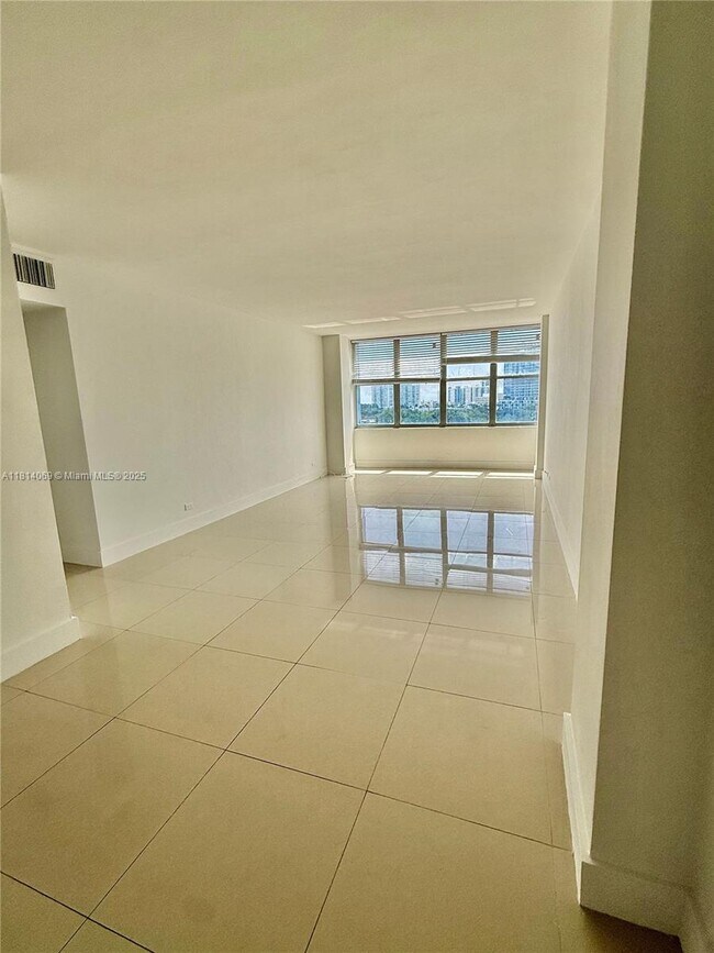 Foto del edificio - 7441 Wayne Ave