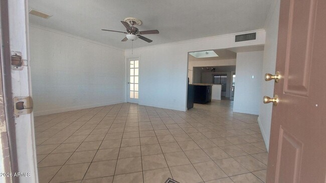 Foto del edificio - 2448 W Freeway Ln