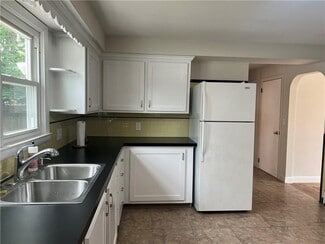 Building Photo - 108 Airport Rd