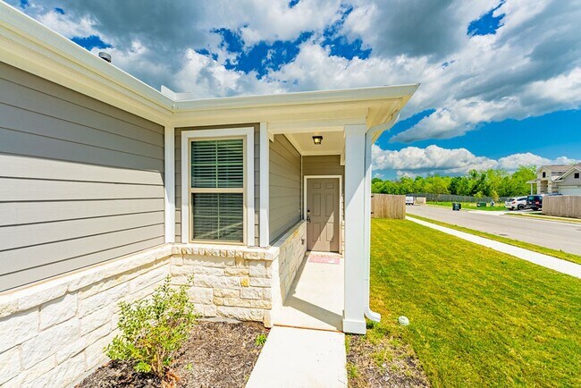 Foto del edificio - Beautiful New 4 bed, 2 bath home in Buda!