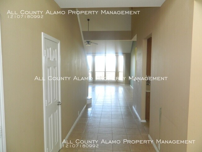 Foto del edificio - 949 Forest Ridge Parkway