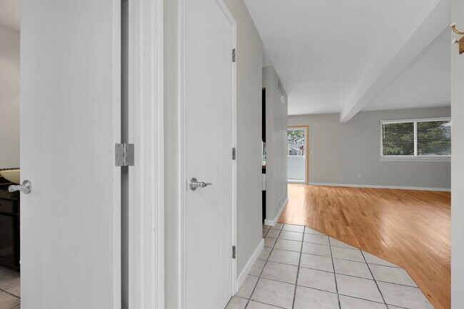 Foto del edificio - $2,600 - 3 Bed, 1.5 Bath Condo in Aurora w...